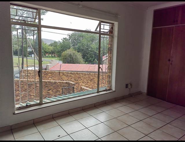 3 BEDROOM TOWNHOUSE FOR SALE IN HEIDELBERG CENTRAL